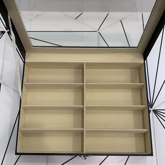 Sunglasses display case - Picture 5 of 5